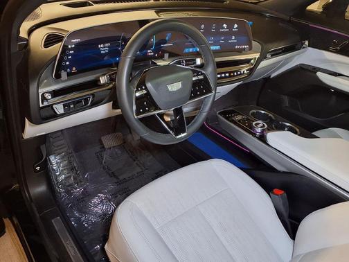 Emerald Lake Metallic 2024 Cadillac LYRIQ Luxury