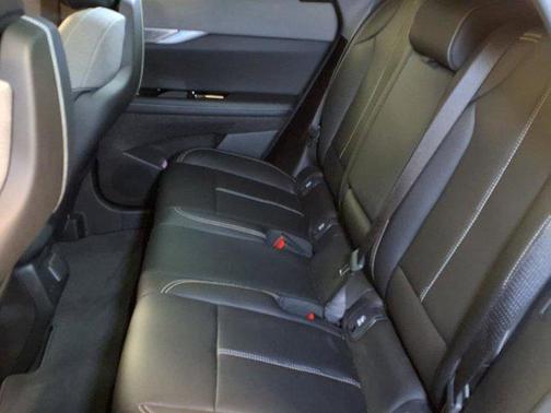 2025 Cadillac OPTIQ Luxury 1 AWD