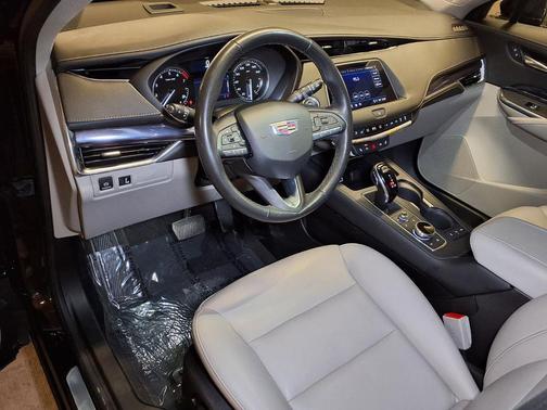 Stellar Black Metallic 2023 Cadillac XT4 Luxury