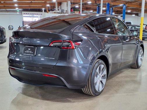 2024 Tesla Model Y Long Range Dual Motor All-Wheel Drive