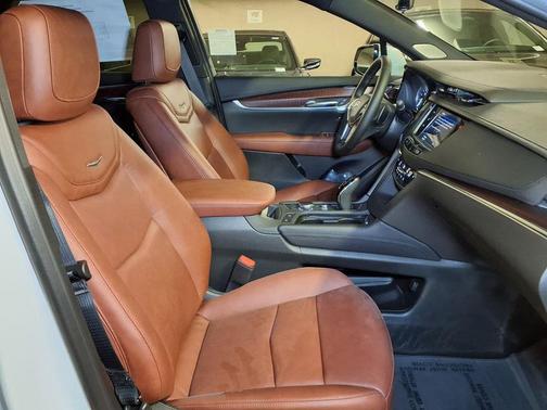 Crystal White Tricoat 2026 Cadillac XT5 Premium Luxury