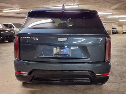 2025 Cadillac Escalade IQ Sport 2
