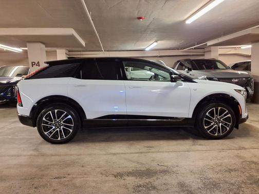 Vibrant White Tricoat 2026 Cadillac OPTIQ Sport