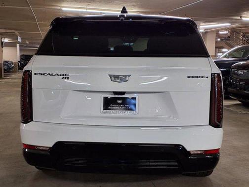 2025 Cadillac Escalade IQ Sport 2