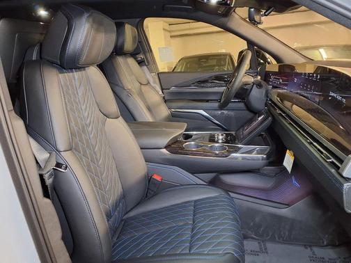 Vibrant White Tricoat 2026 Cadillac Escalade IQL Luxury