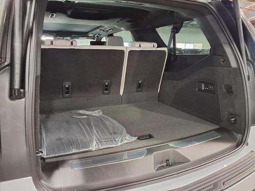 Vibrant White Tricoat 2026 Cadillac Escalade ESV Sport Platinum