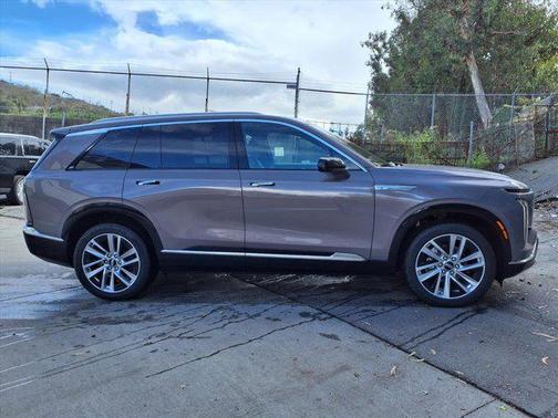 2026 Cadillac VISTIQ Luxury