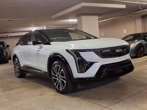 Vibrant White Tricoat 2026 Cadillac OPTIQ Sport