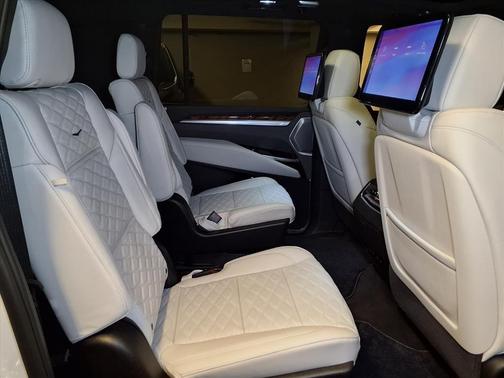 Vibrant White Tricoat 2026 Cadillac Escalade ESV Sport Platinum