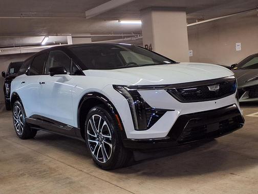 Vibrant White Tricoat 2026 Cadillac OPTIQ Sport