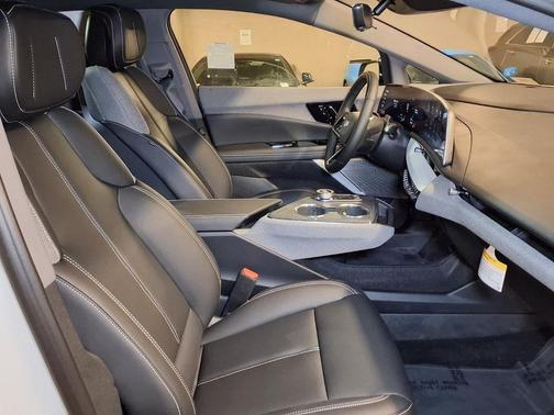 Vibrant White Tricoat 2026 Cadillac OPTIQ Sport