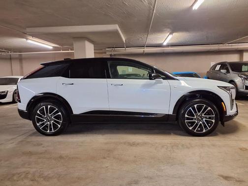 Vibrant White Tricoat 2026 Cadillac OPTIQ Sport