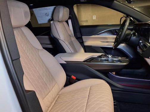 Vibrant White Tricoat 2026 Cadillac LYRIQ Signature Sport