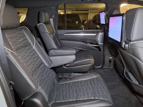 Vibrant White Tricoat 2026 Cadillac Escalade ESV Sport Platinum