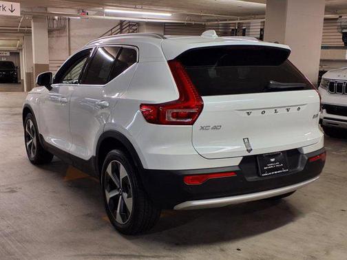 2025 Volvo XC40 B5 Plus Bright Theme
