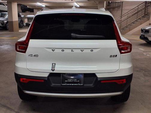 2025 Volvo XC40 B5 Plus Bright Theme