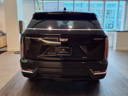 2025 Cadillac Escalade IQ Luxury 1