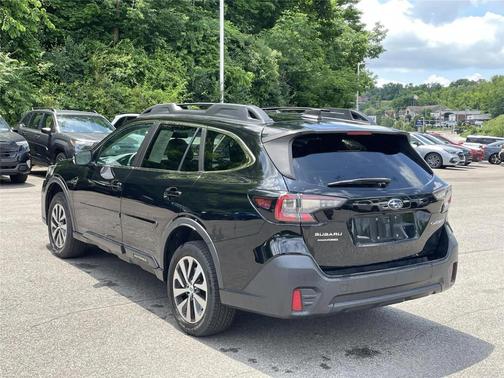 Crystal Black Silica 2022 Subaru Outback Premium