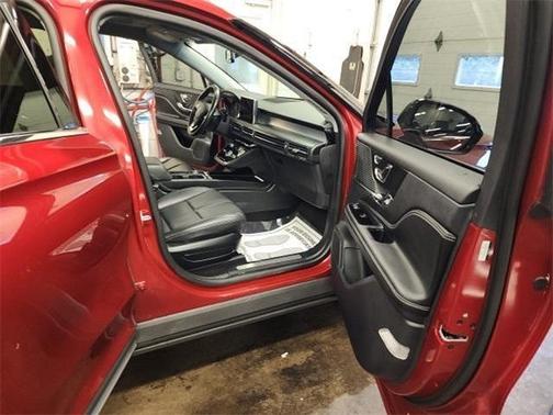 Photo 4 of 25 of 2020 Lincoln Corsair Standard
