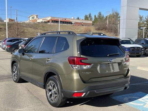 2022 Subaru Forester Premium