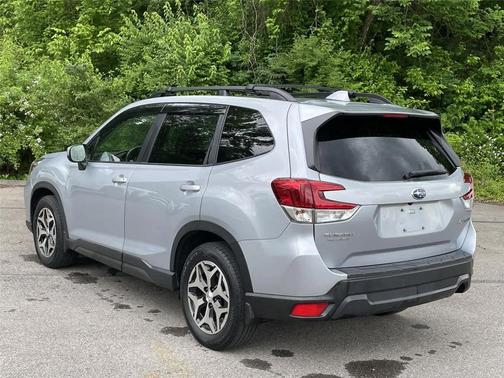 Ice Silver Metallic 2021 Subaru Forester Premium