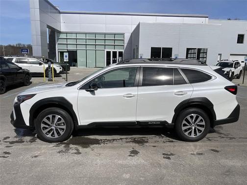 Crystal White Pearl 2023 Subaru Outback Premium