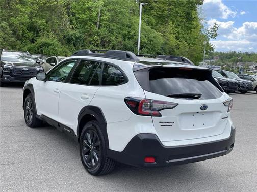 Crystal White Pearl 2023 Subaru Outback Onyx Edition