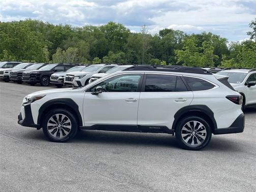 Crystal White Pearl 2023 Subaru Outback Limited