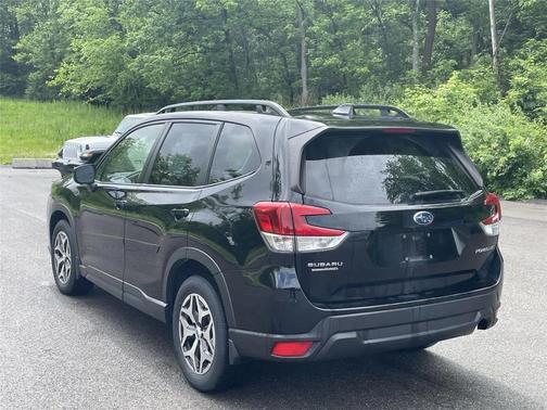 Crystal Black Silica 2023 Subaru Forester Premium