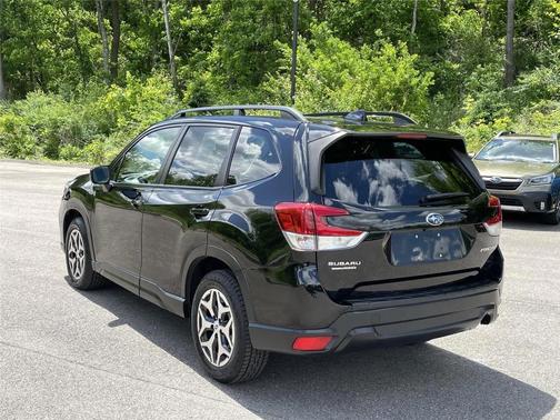 Crystal Black Silica 2021 Subaru Forester Premium