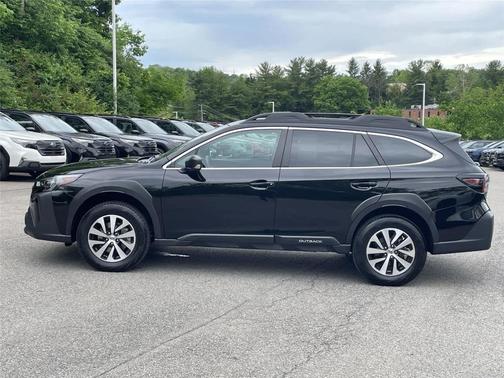 Crystal Black Silica 2025 Subaru Outback