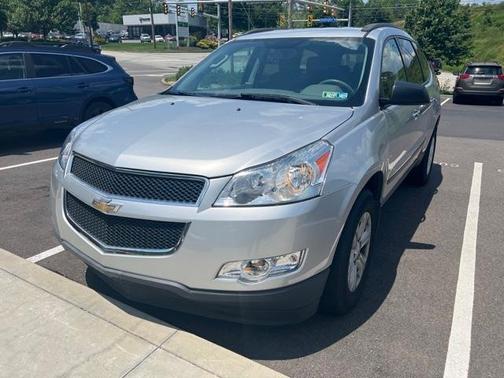 Photo 1 of 25 of 2012 Chevrolet Traverse LS