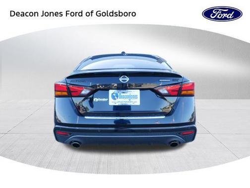 2022 Nissan Altima SR FWD