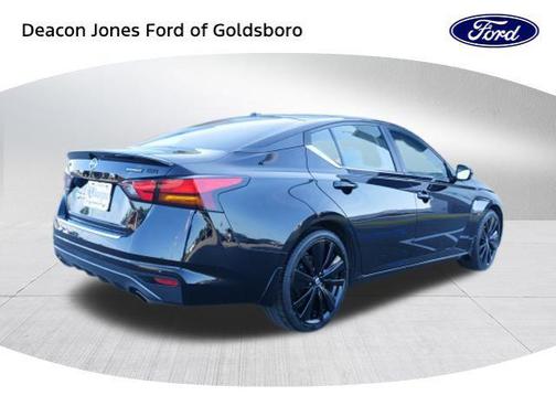 2022 Nissan Altima SR FWD