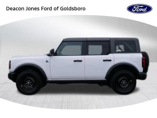 OXFORD WHITE 2023 Ford Bronco BLACK DIAMOND