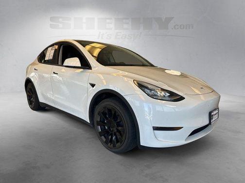 Pearl White Multi-Coat 2022 Tesla Model Y Long Range Dual Motor All-Wheel Drive