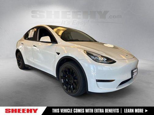 Pearl White Multi-Coat 2022 Tesla Model Y Long Range Dual Motor All-Wheel Drive