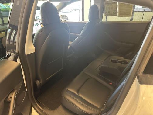 Pearl White Multi-Coat 2022 Tesla Model Y Long Range Dual Motor All-Wheel Drive