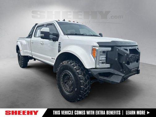 White Platinum 2019 Ford F-450 Lariat