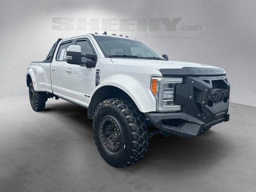 White Platinum 2019 Ford F-450 Lariat