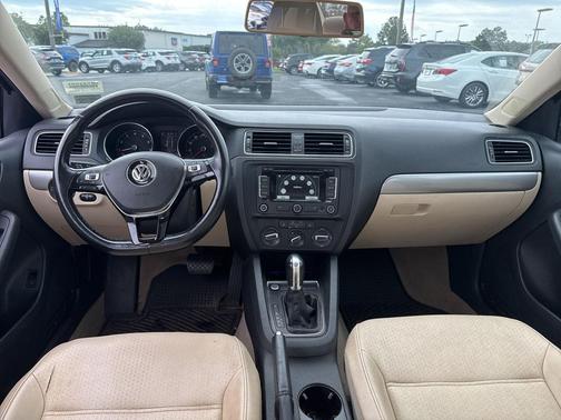 2015 Volkswagen Jetta Auto SE w/Connectivity/Navigation