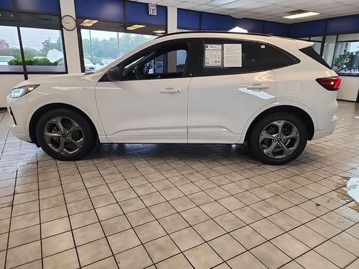 Oxford White 2023 Ford Escape ST-Line