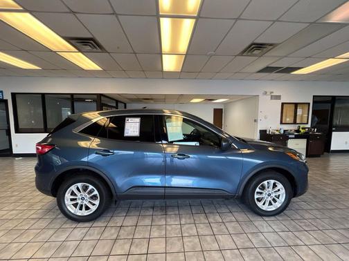 Blue Metallic 2020 Ford Escape SE