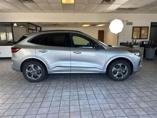 Iconic Silver Metallic 2024 Ford Escape ST-Line