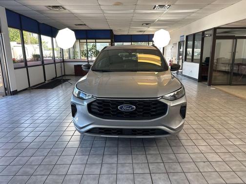 Iconic Silver Metallic 2024 Ford Escape ST-Line