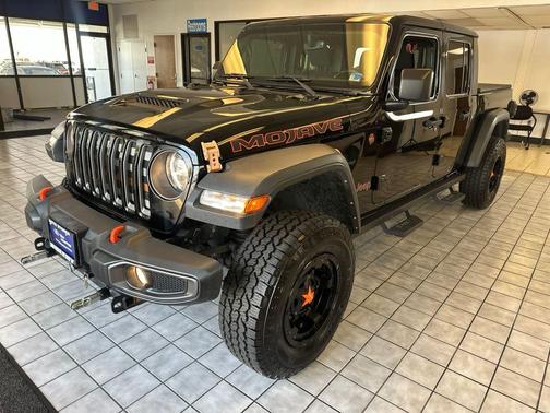Black Clearcoat 2022 Jeep Gladiator Mojave 4x4