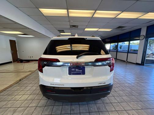 Summit White 2022 GMC Acadia AWD AT4