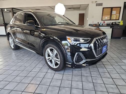 Mythos Black Metallic 2020 Audi Q3 45 S line Prestige
