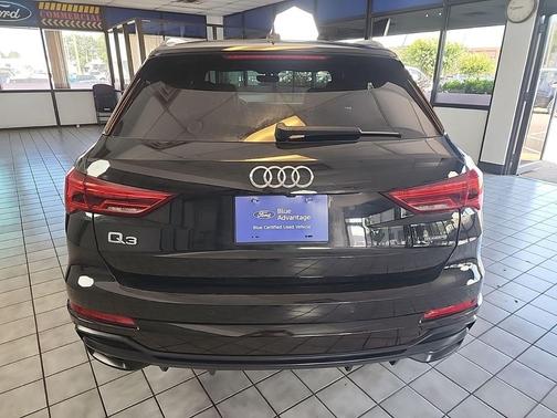 Mythos Black Metallic 2020 Audi Q3 45 S line Prestige