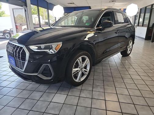 Mythos Black Metallic 2020 Audi Q3 45 S line Prestige